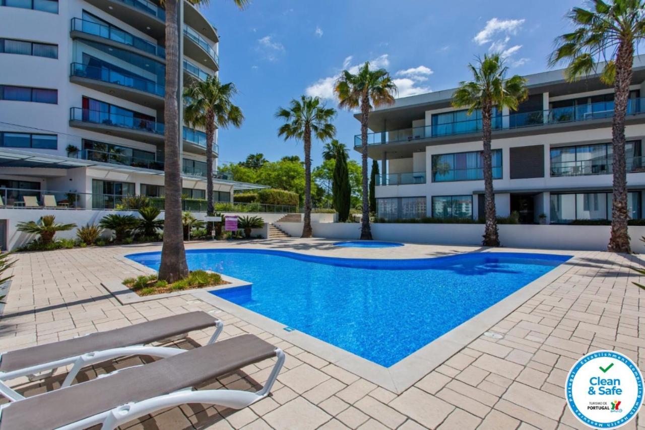 Апартаменты Cavalo Preto With Garden & Pool